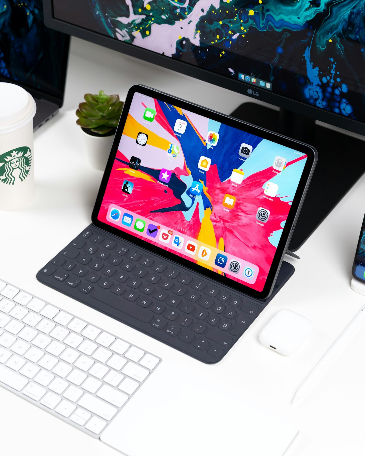 iPad laual monitori ees